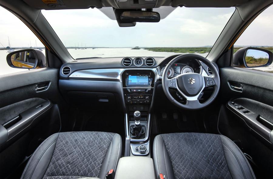 Торпедо Suzuki Vitara SZ5 with Accessories 2019 года  (UK) (фото 20 из 27)